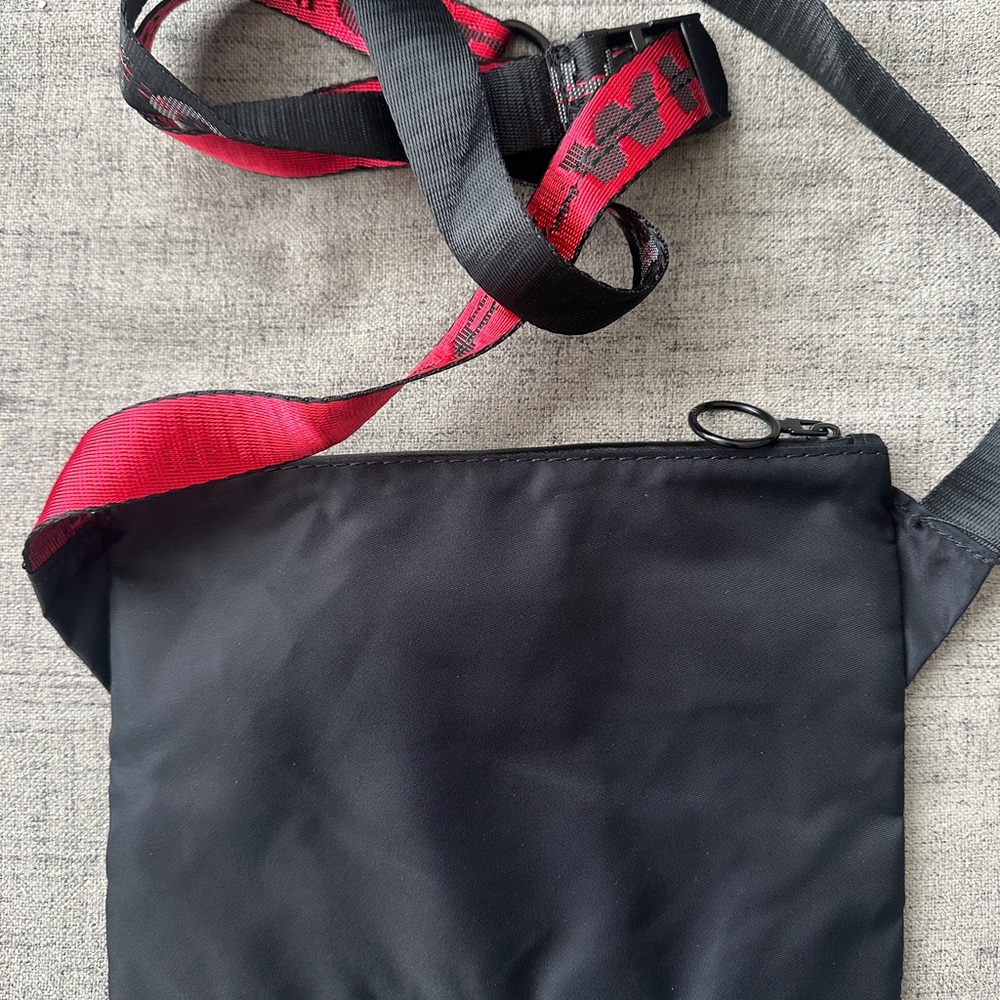 Off White Gore-Tex crossbody bag - Picture 2 of 8